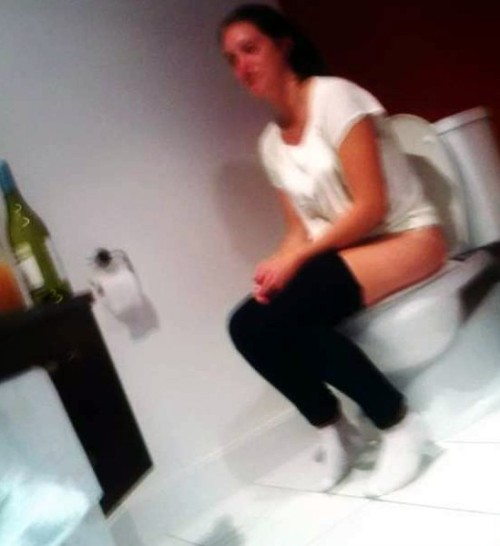 Porn photo dimitrivegas:  Sheâ€™s pooping