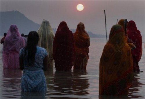 o-g-steve:awkwardsituationist:indian hindu devotees offer prayers to the sun in the arabian sea duri