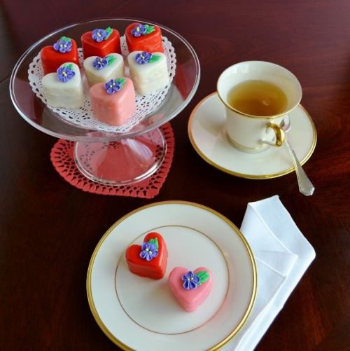 comtesse-du-chocolat:Tea time…(via pinterest)