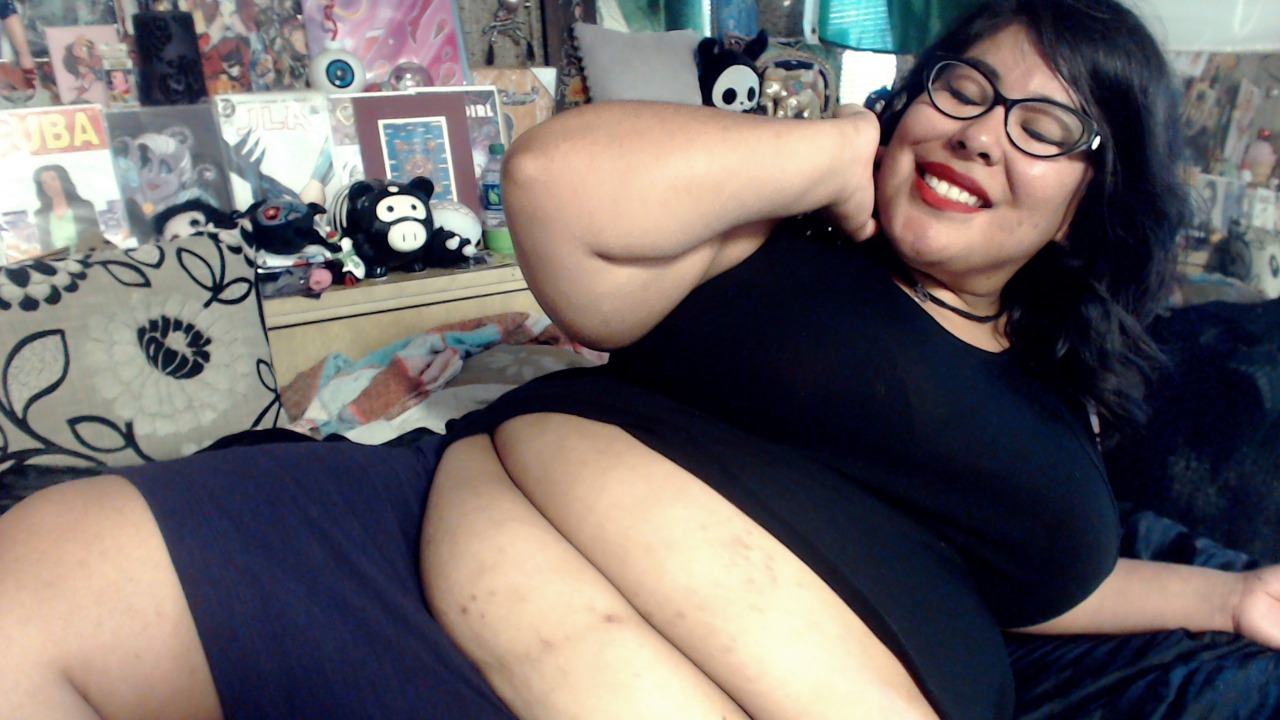hantisedeloubli:  kristineirl:  fat girls with huge arms, discolorations, and double