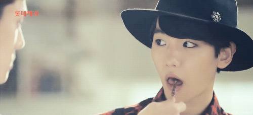 blondejongin:  when sehun made baekhyun eat the pepero 