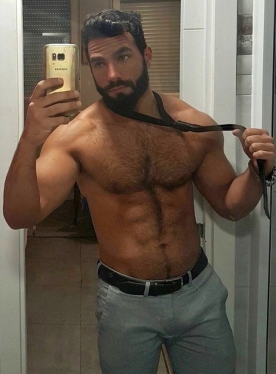 mattandrews802:  thathottbod: That looks like a pretty handy leash to me.