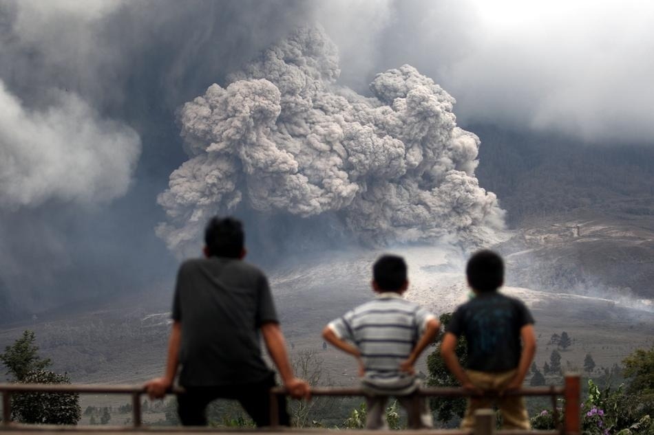 xne:  The indonesian volcano Mount Sinabung erupted again for the third time this
