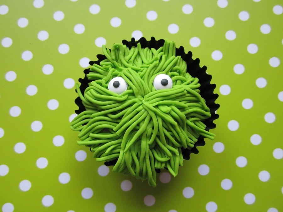 thecakebar:  Gorgeous Halloween Fondant Cupcakes 