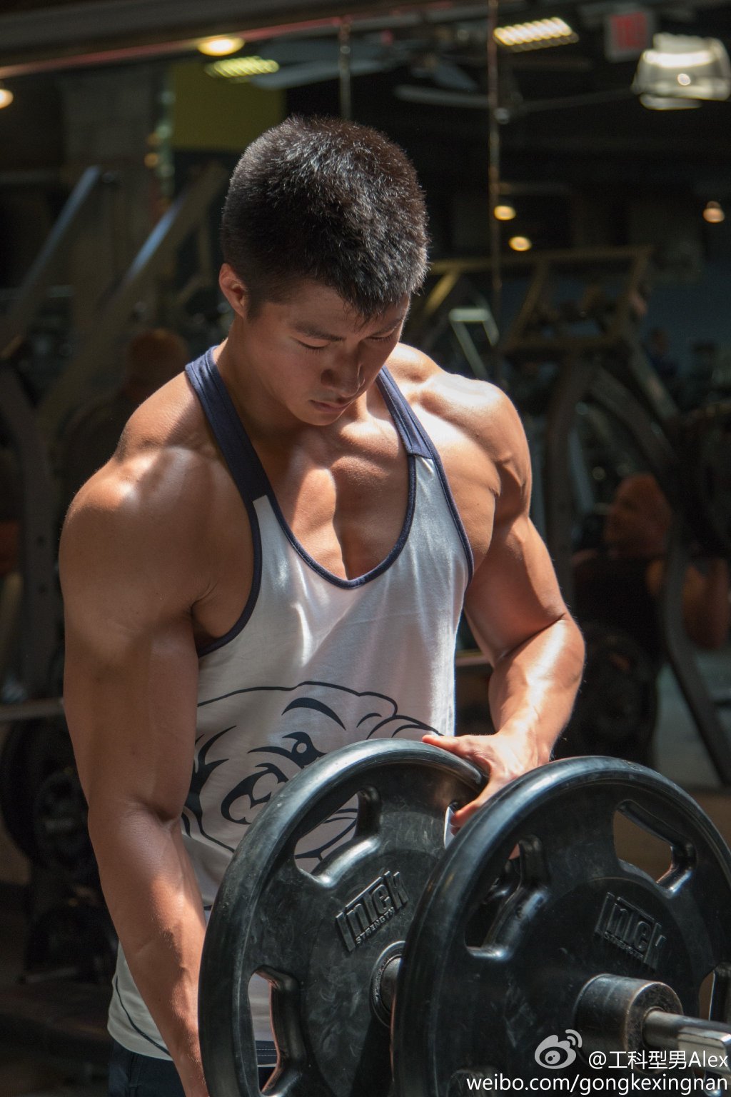 tommie628:  Fitness model—-工科型男Alex 
