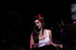 pinupgalore-lanadelrey:  Lana Del Rey performing in 2012