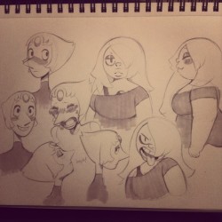 Tinyangryghost:  Babes. #Sketch #Sketchbook #Stevenuniverse #Gems #Pearl #Amethyst