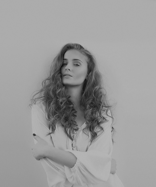alayne-stone:    Sophie Turner photographed by  D Reljin for GQ magazine 2016  