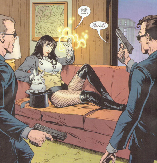 marvel-dc-art:  Zatanna #4 (2010)pencil by Chad Hardin / ink by Wayne Faucher  