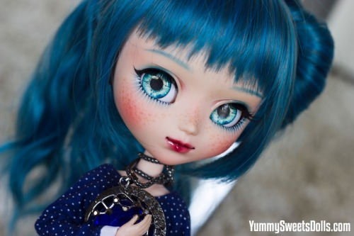 Blue Velvet Cake Pullip &lt;3www.yummysweetsdolls.etsy.comwww.yummysweetsdolls.comwww.facebook.c