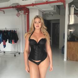 iskralawrenceblog:  My wiki and photos: http://www.dummyfrog.com/best-photos-of-plus-size-model-iskra-lawrence/