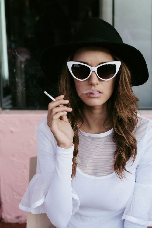 celebsmoker: Alyssa Arce Hot sexy smoker