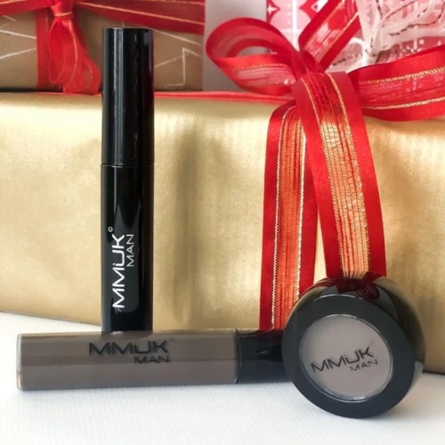 makeup-for-men:Have you ever wanted to be a brow master or a mascara king? Head on over to the lates