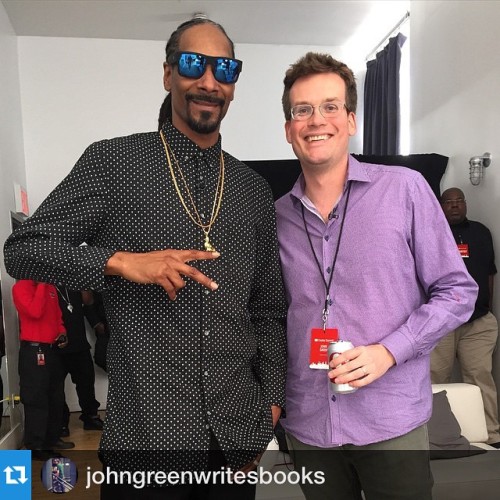 #makingfriends #Repost @johngreenwritesbooks  ・・・ Life is weird.