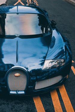 mensblog:  johnny-escobar:  Blue Chrome Veyron