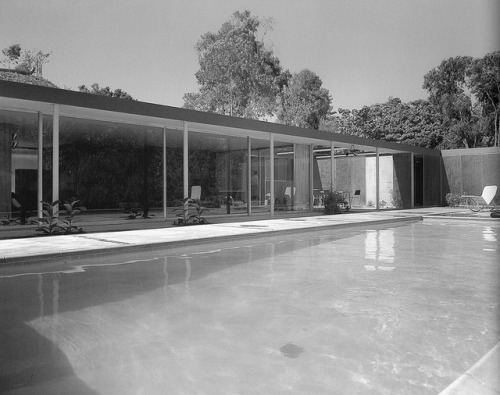 wmud:raphael soriano - living area and patio, curtis house, bel air, california, 1950