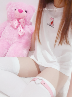 princesskittie: Cuddle me please? ♡ Buy my exclusives | DM for wishlist ♡ REBLOG, DON’T REPOST(this is my photo, please don’t use w/o permission) 
