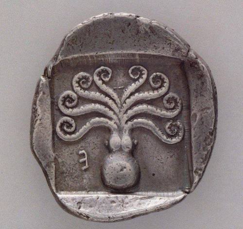 ancienthistoryart:  Ancient Greek coin from Eretria,Euboea,with octopus.500-465 BC.