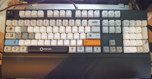 Porn photo thegameisalife:  Teclado de Portal visto