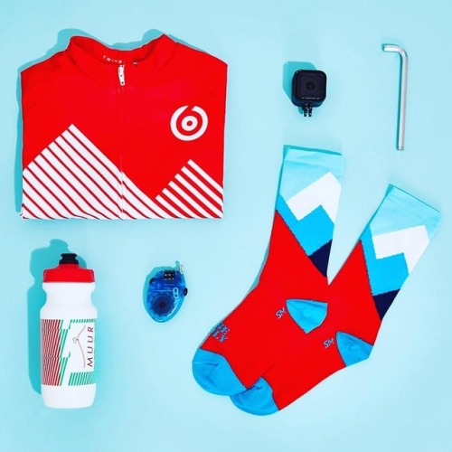 wtfkits:That Alpine Style @omniumcc brings a clean #kitgrid to Sunday morning. ・・・ /// ALPINE STYLE 