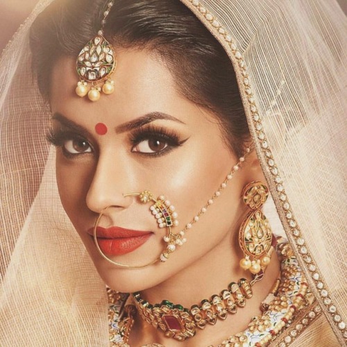 Stunning bridal look, you know I love my nose rings ❤ MUA @ginibhogalOutfit @ektasolankiJewelry @red