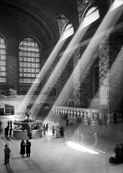 lostsplendor:  Grand Central Station: Manhattan, 1940s via The Museum of New York City 