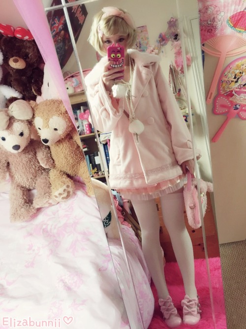 elizabunnii:  One of my new coats from DreamV♥ ; v ; It’s really cosy & warm and works really well with my himekaji clothes!♥ Outfit post♪ 