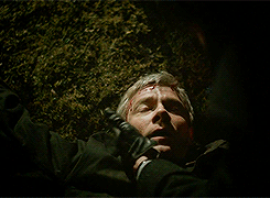 billie-the-skull:  Why is no one talking about the fact that when Sherlock pulls