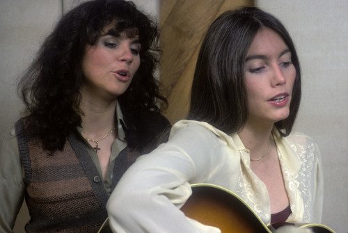 twixnmix: Linda Ronstadt, Dolly Parton and Emmylou Harris during a recording session in February 197