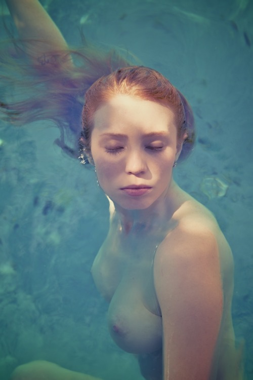 Porn Pics redrule:  Great breasts on this redhead floating