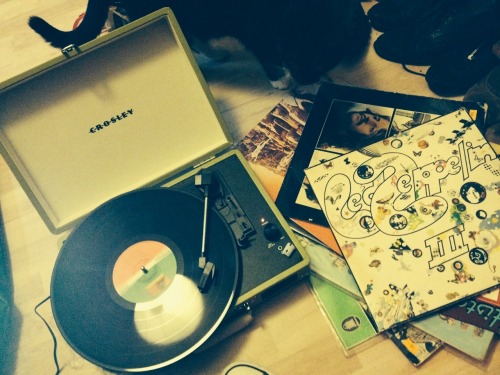 jimmypageshurdygurdy: vintage3dreams: Jealous of the albums but not the portable record player