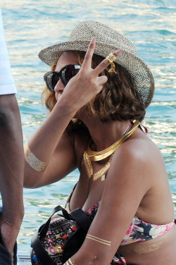 beyoncefashionstyle:  Beyoncé  in Portofino