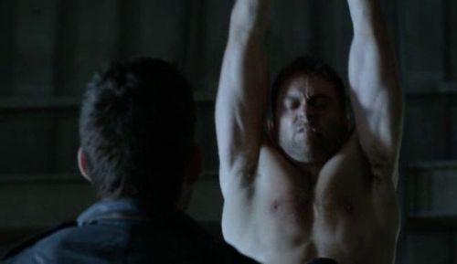 XIII The Series S02E07 part 1 of 2 Our hunky hero (Stuart Townsend) is just hanging around, nicely s