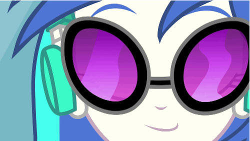 strezapony:  Vinyl Scratch is back! 