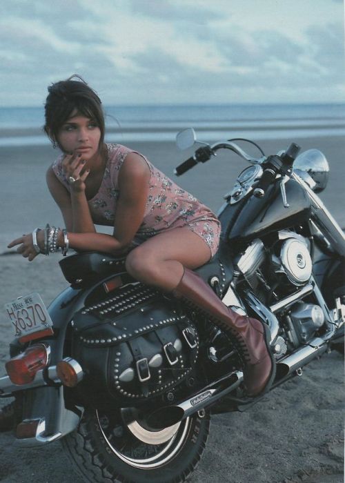 XXX eriction:  80s-90s-supermodels:  “Contrasti”, photo