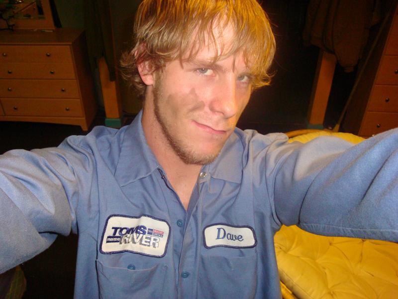 exposingexhibitionists:  Looking for all amateur dudes, especially guys 18-30, to