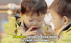 shinees-deactivated20190406:  taking care of the maknae 