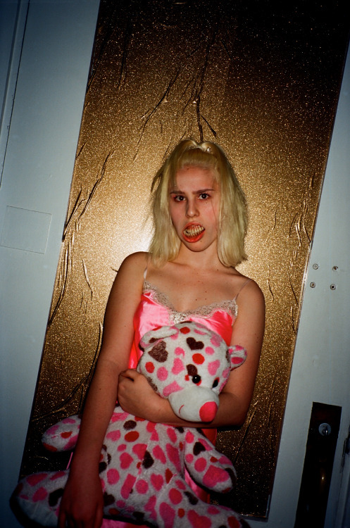(vía The LA parties you wish you went to photographed by Pretty Puke - Gallery 1