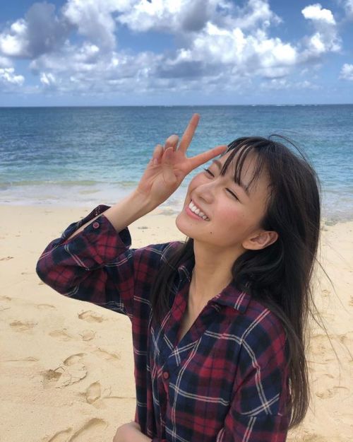 sakamichi-steps: 岡崎紗絵 on Instagram 2019.08.05 #南の島に来ております!!