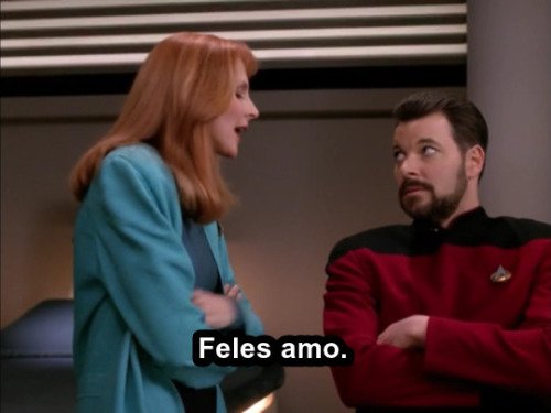 tvthemesinlatin:Cats or Dogs? (In Latin)Dr. Crusher: “I love cats.”(Just another reason to like Dr. 