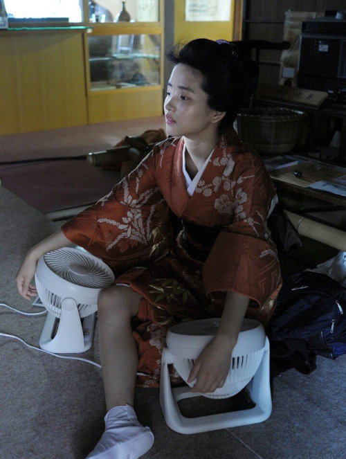 shesnake:Kim Min-hee and Kim Tae-ri on the set of The Handmaiden (2016).
