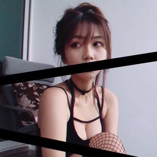 cakiller: wetdreamypussy:Awwww!!!3.5k 必须要转发，这么好看的女孩子。