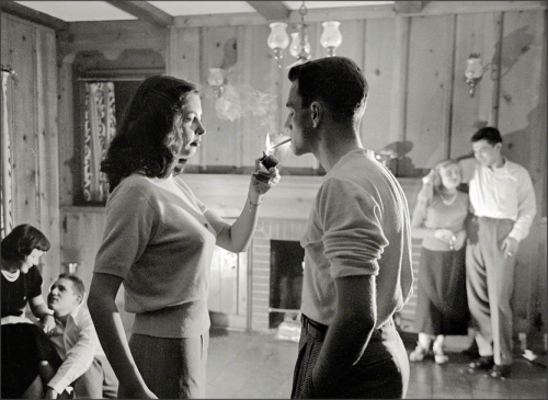 1950sunlimited:  Teenage couples, 1946 Stanley Kubrik