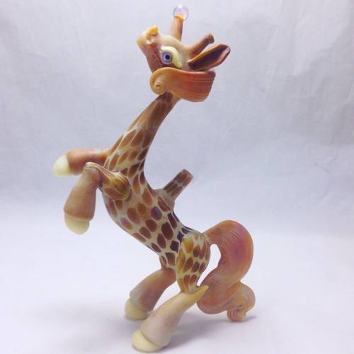 Giraffeacorn collab with @mattrobertson.glassartist!!! #mattrobertson #aceglass #giraffeacorn #magic