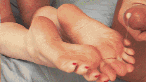 fabcumonfeetcumonfeetfeeling: Sexy cummy feet fabcumonfeetcumonfeetfeeling.tumblr.com