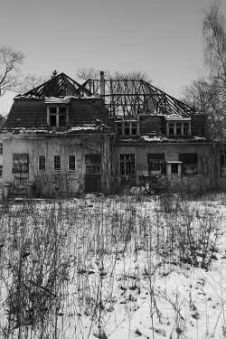 eastberliner:  abandoned mansion in karlshorst , eastberlin 2013 
