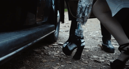 asylum-art:  Bionic Beauty Viktoria Modesta Shows Off Her Futuristic Prosthetic Leg