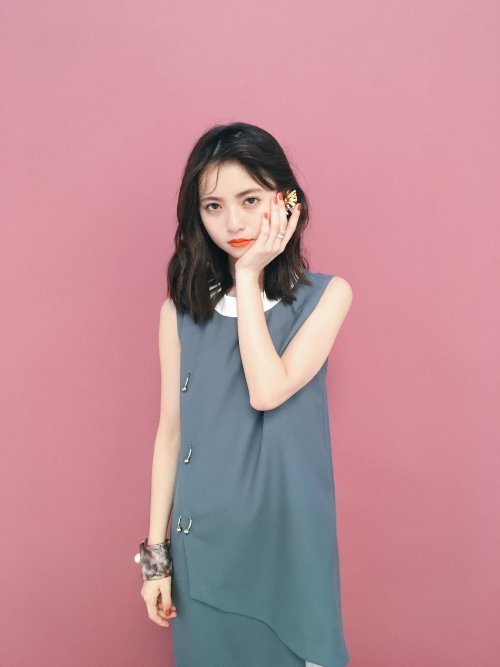 monowasure:  @OVERTURE_mag 好評発売中の『OVERTURE No.008』から、乃木坂46齋藤飛鳥さんのオフショットをもう少しだけ。オフショットでも素敵な表情をしてくれる齋藤さんは本当に最高です。最高チャイティーヨ。