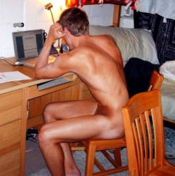 nudecanadianboy:  http://www.flickr.com/photos/50445300@N02/