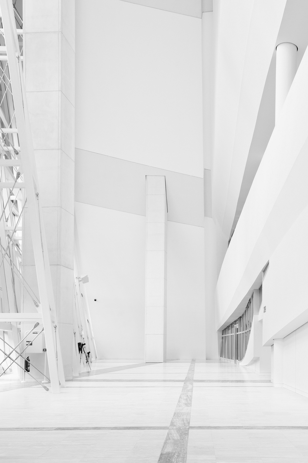 purewhites:White as snow, pale blog x